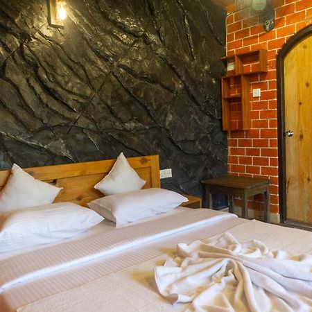 Bed and Breakfast Hobbit Hole Hideaway Элла Экстерьер фото