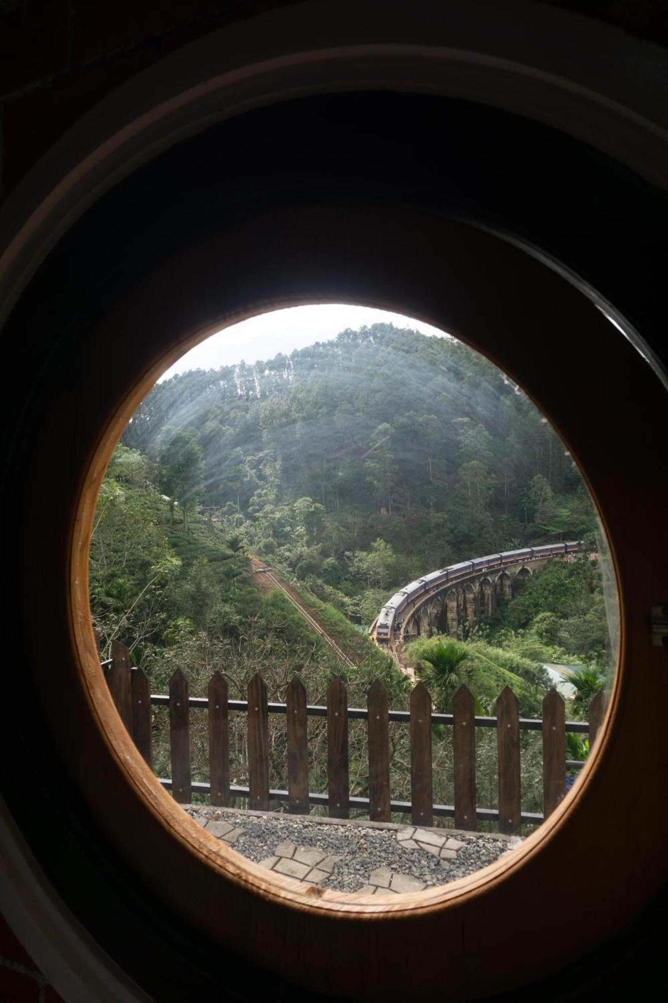 Bed and Breakfast Hobbit Hole Hideaway Элла Экстерьер фото