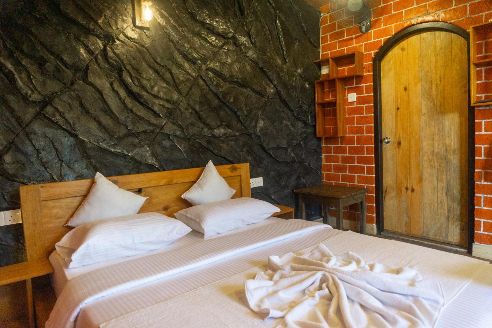 Bed and Breakfast Hobbit Hole Hideaway Элла Экстерьер фото