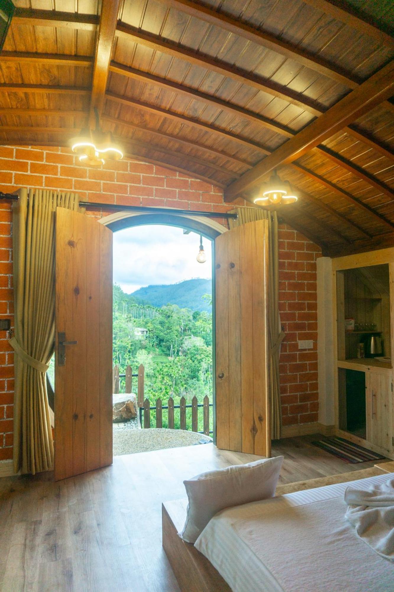 Bed and Breakfast Hobbit Hole Hideaway Элла Экстерьер фото