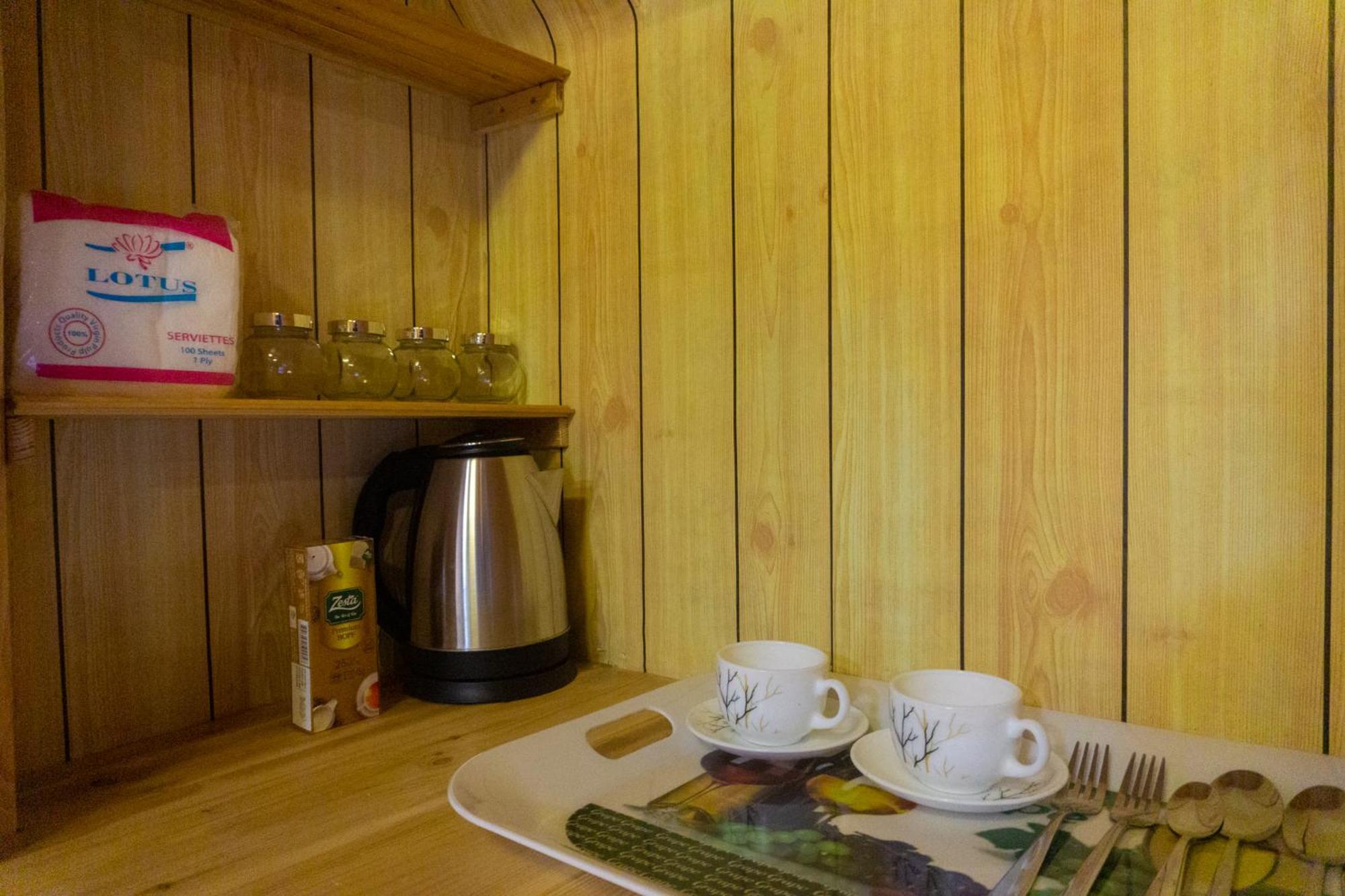 Bed and Breakfast Hobbit Hole Hideaway Элла Экстерьер фото