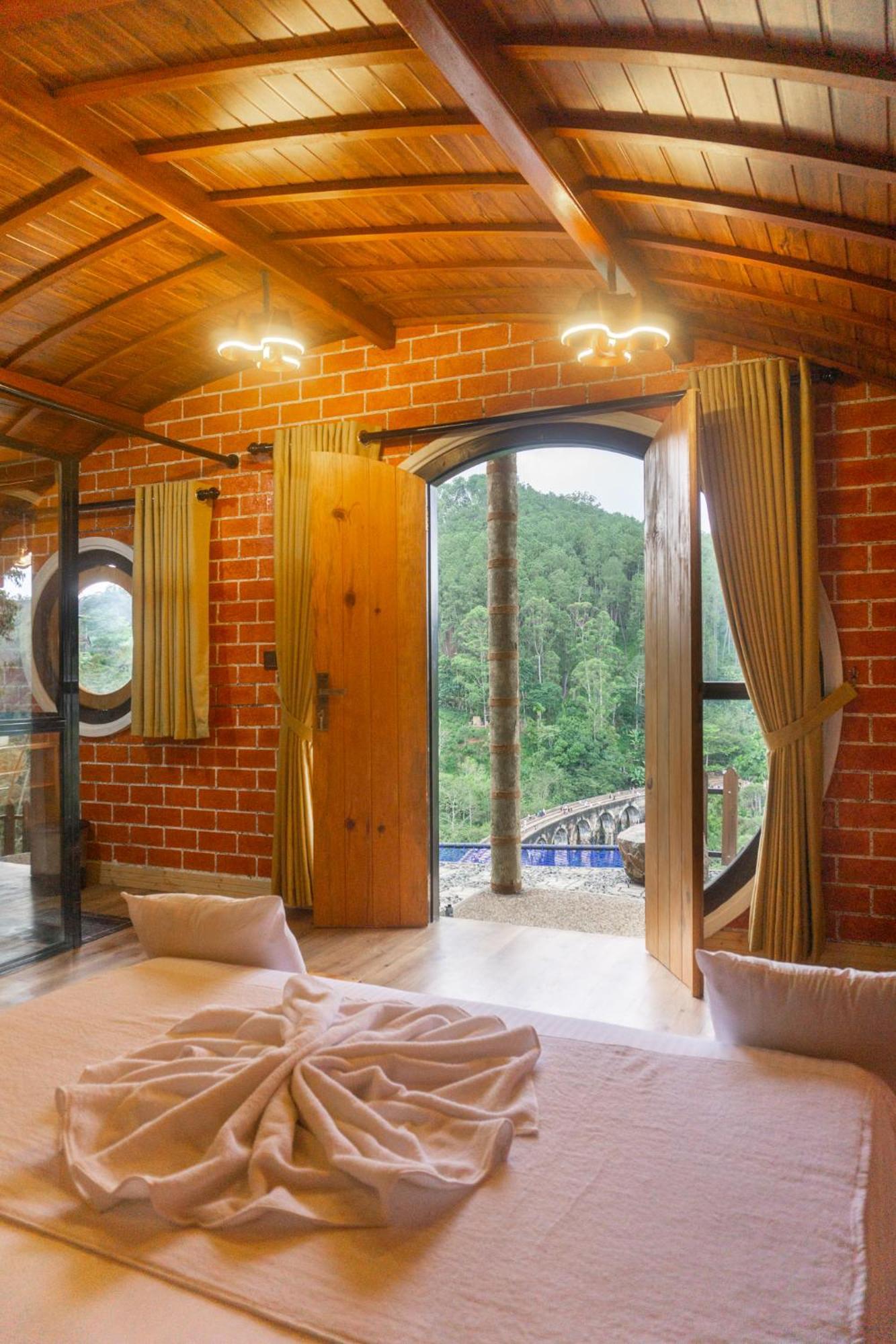Bed and Breakfast Hobbit Hole Hideaway Элла Экстерьер фото