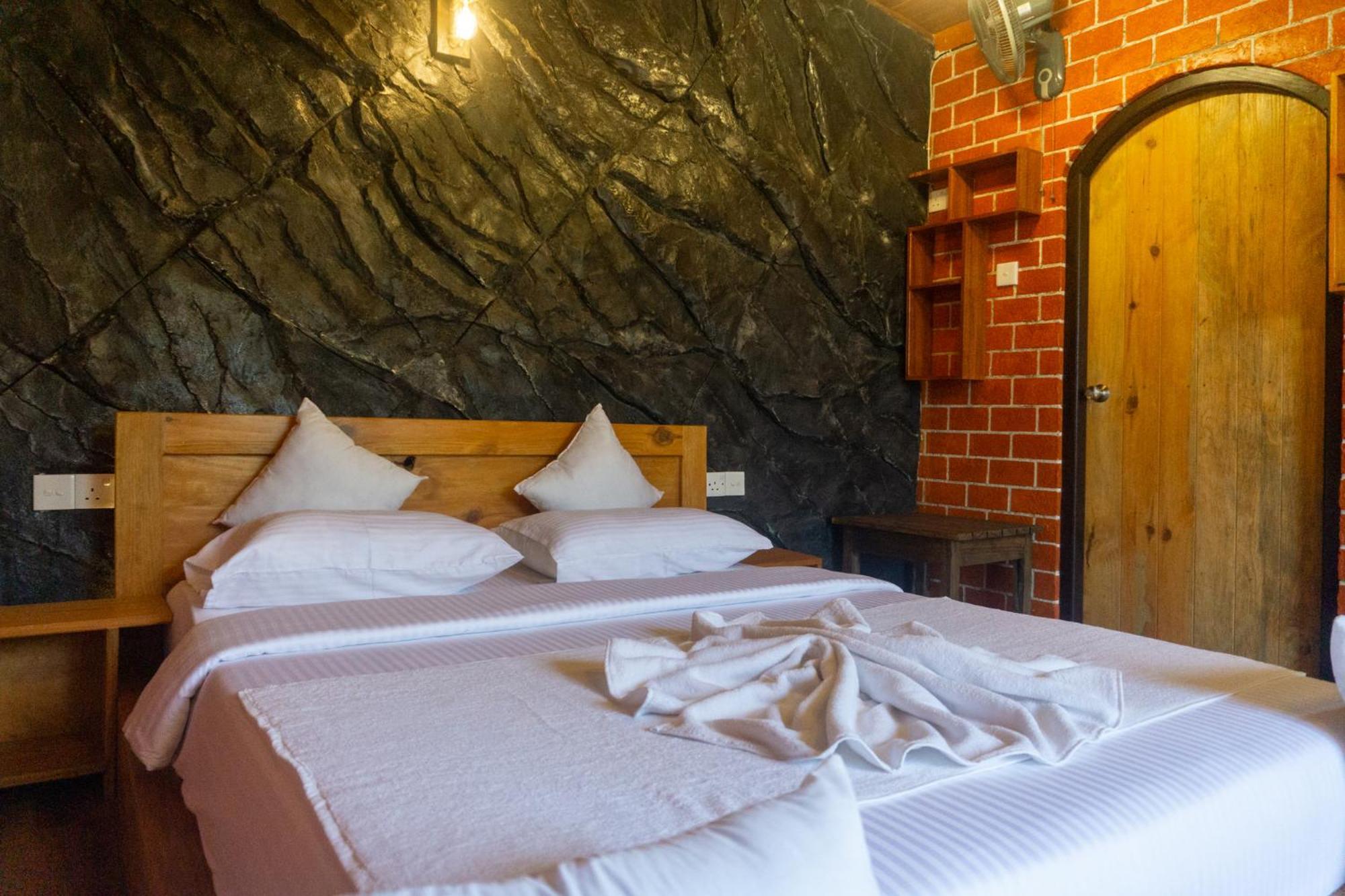 Bed and Breakfast Hobbit Hole Hideaway Элла Экстерьер фото