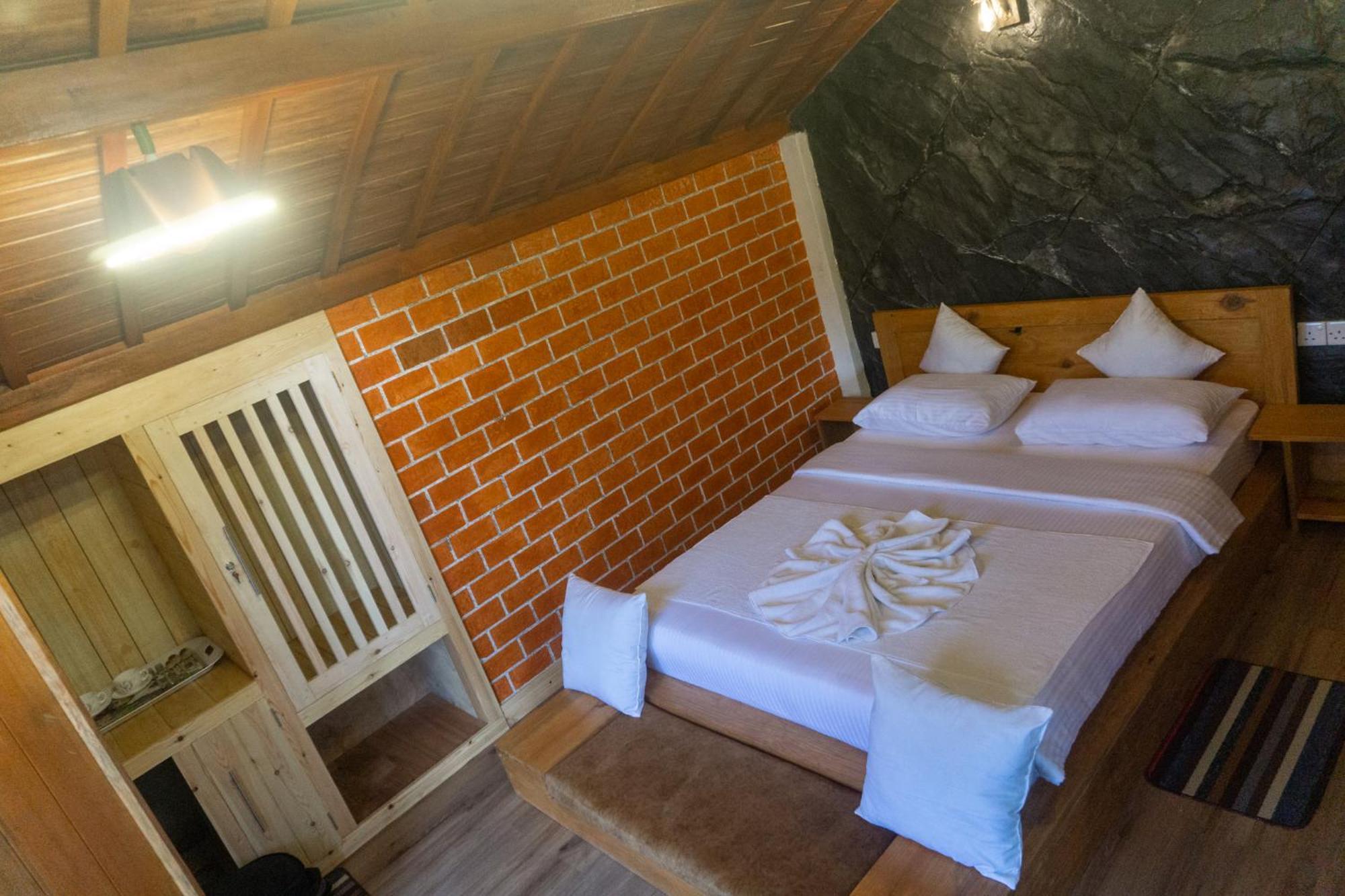 Bed and Breakfast Hobbit Hole Hideaway Элла Экстерьер фото