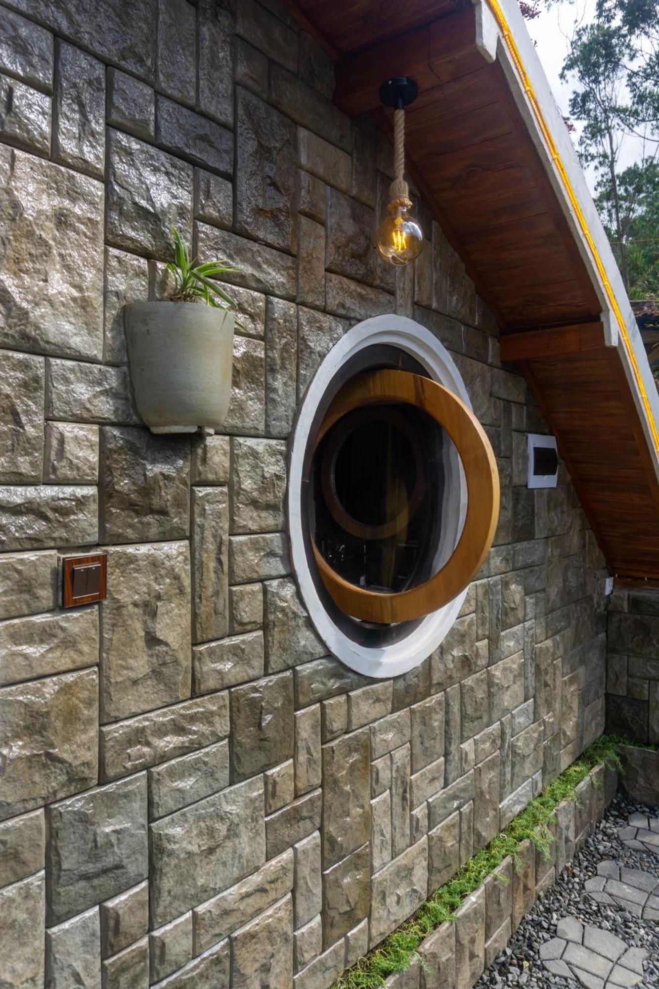 Bed and Breakfast Hobbit Hole Hideaway Элла Экстерьер фото