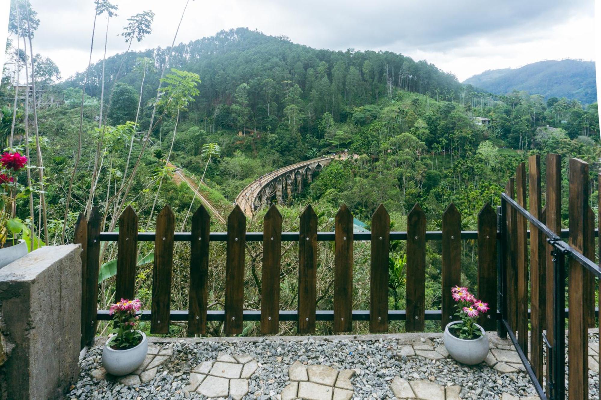 Bed and Breakfast Hobbit Hole Hideaway Элла Экстерьер фото