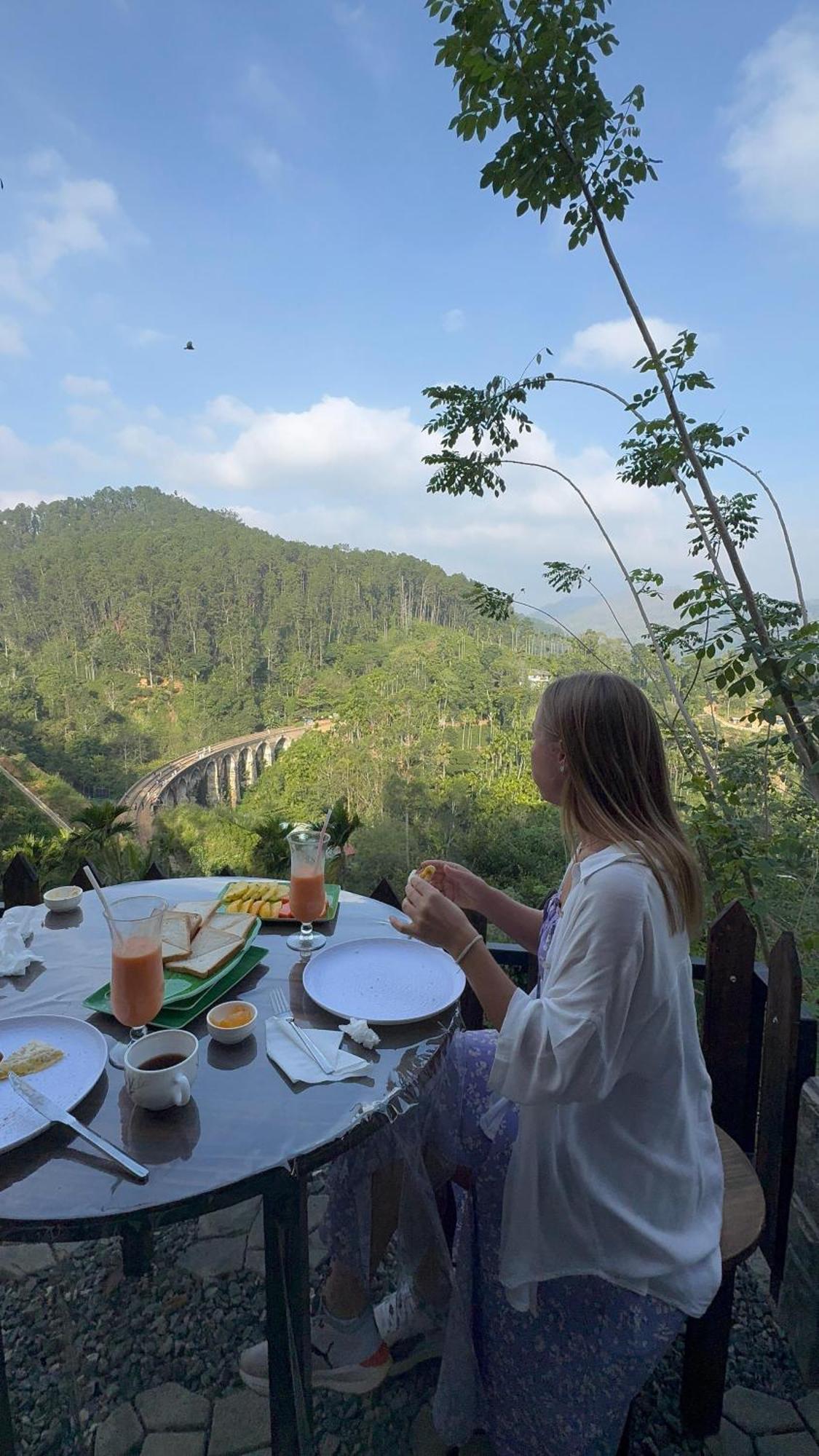 Bed and Breakfast Hobbit Hole Hideaway Элла Экстерьер фото